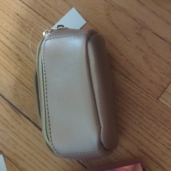 Sample Bundle With Small Pouch - Picture 8 of 8